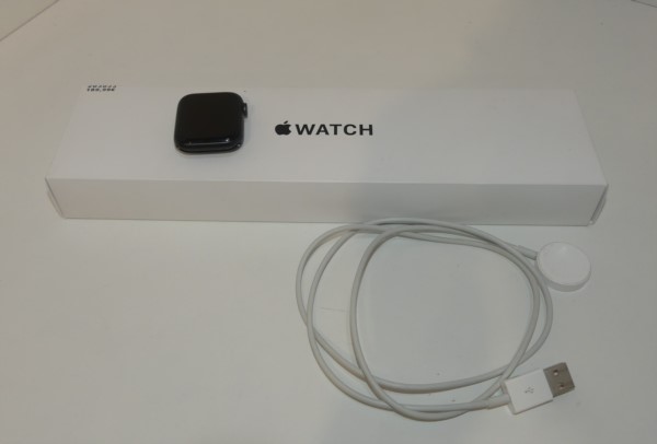 Apple Watch SE (GPS + Cellular) 44mm space grau mit Sport Loop kohlegrau